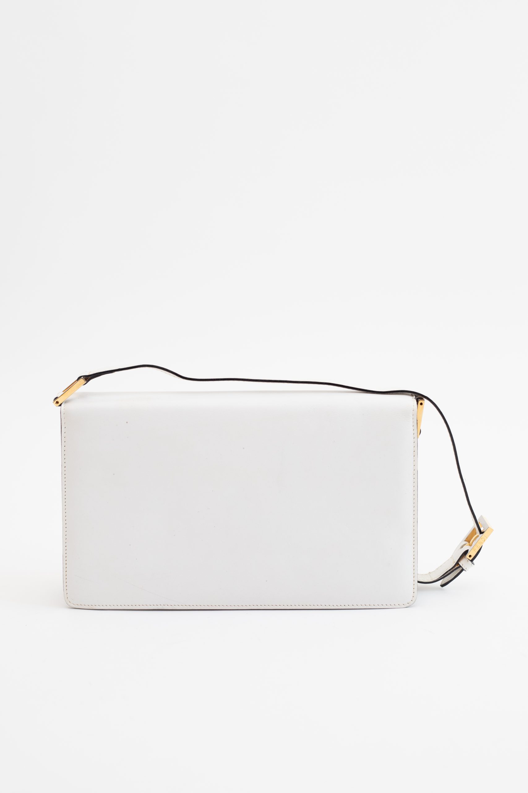 Bela Fendi torba 2 pozadi