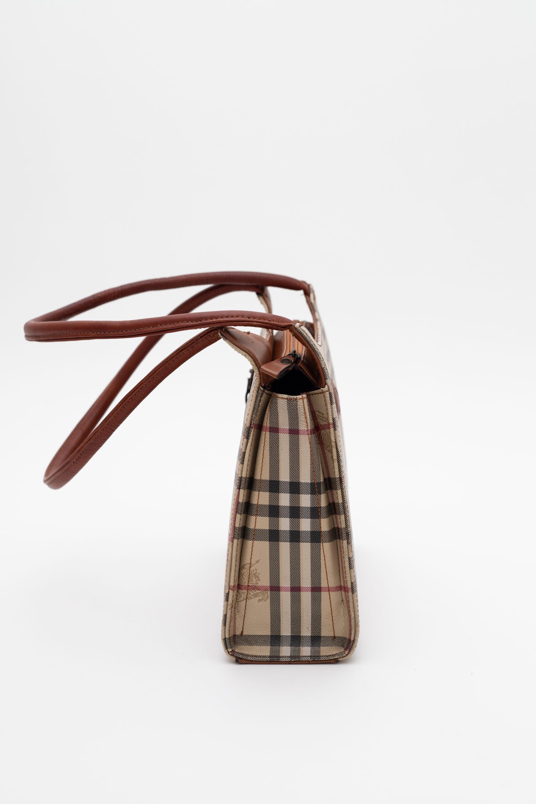 Burberry 3 sa strane