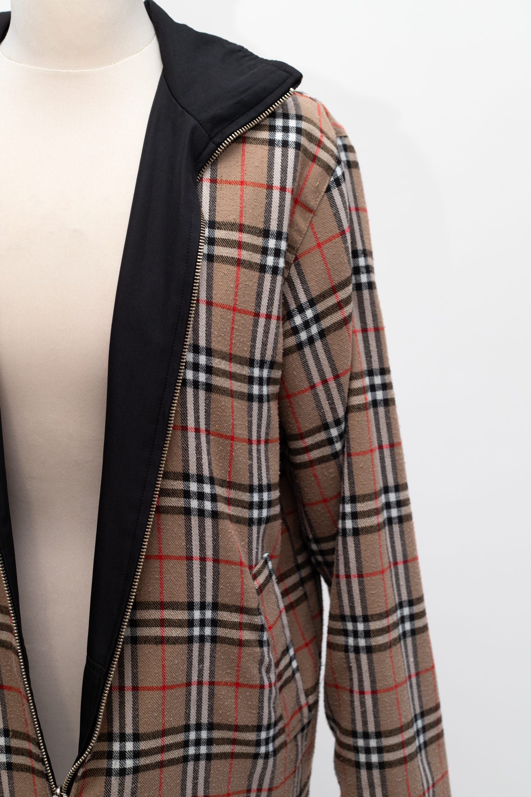 Burberry 8 dr strana desno