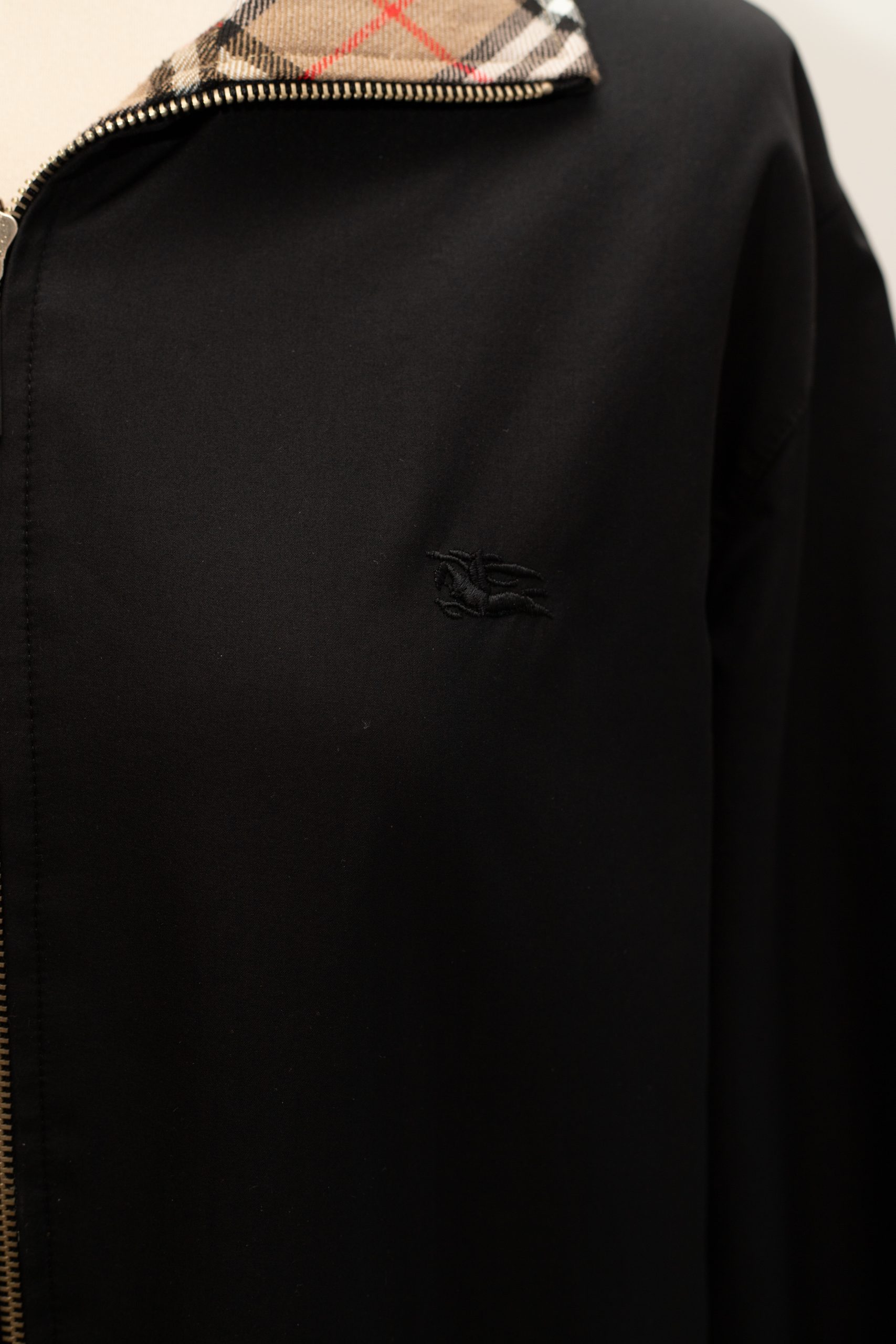 Burberry 8 jakna znak crno