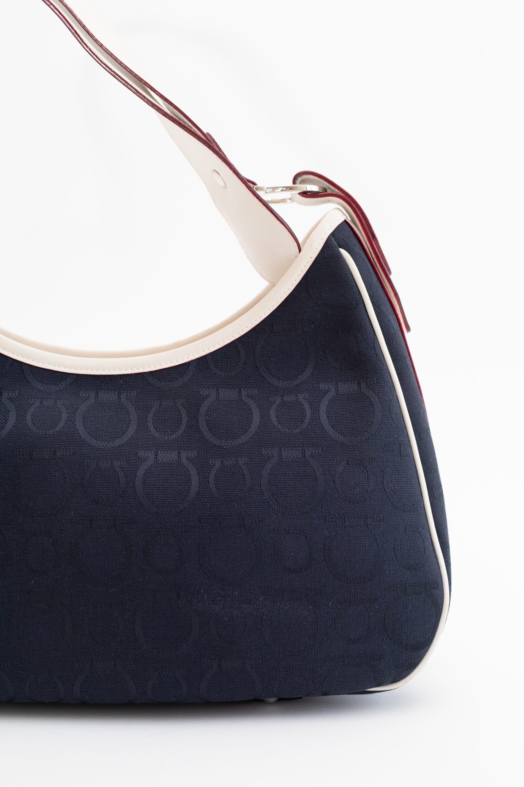 Plava Ferragamo pozadi desno 15