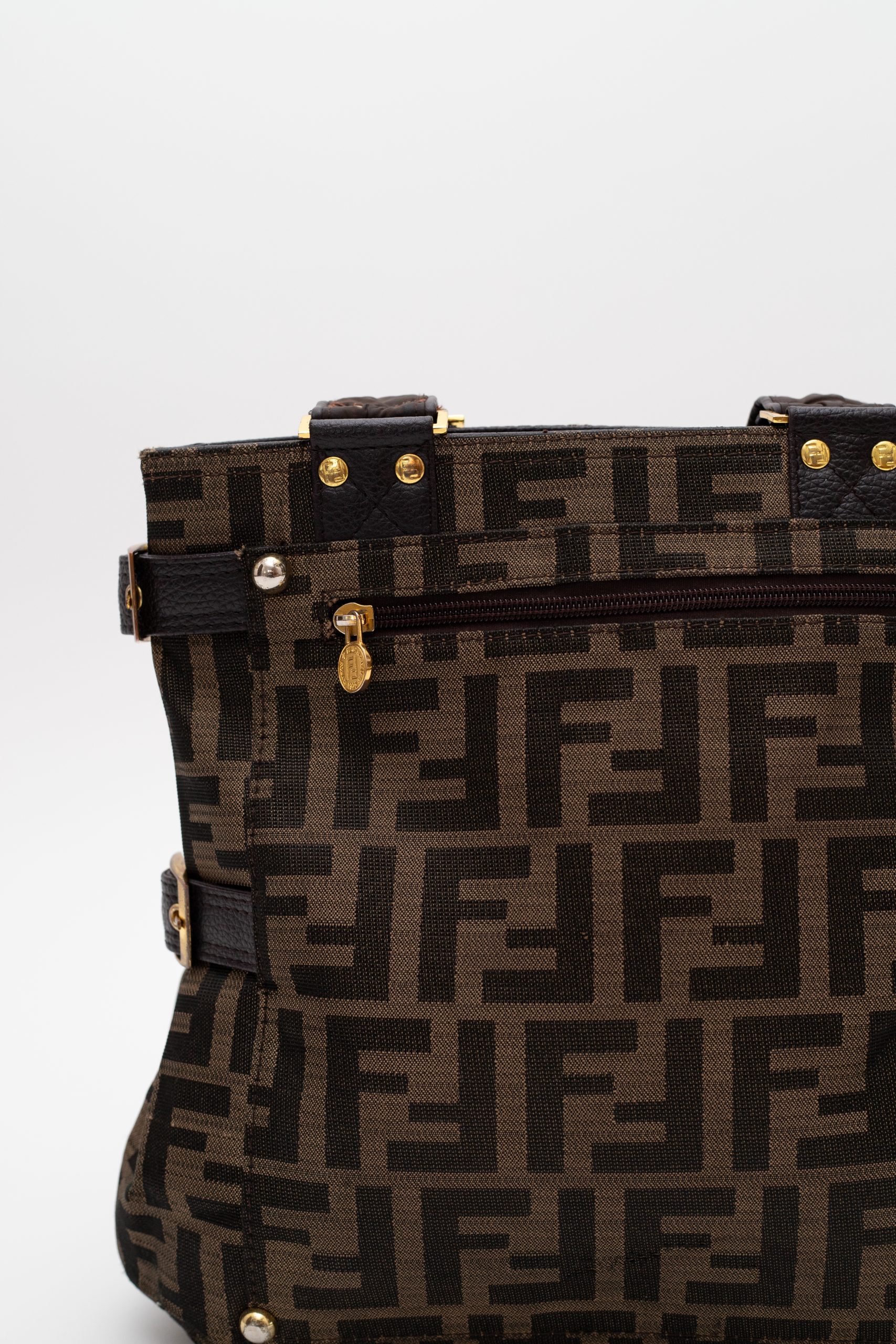 Vintage fendi Zucca 10 pozadi levo i dzep