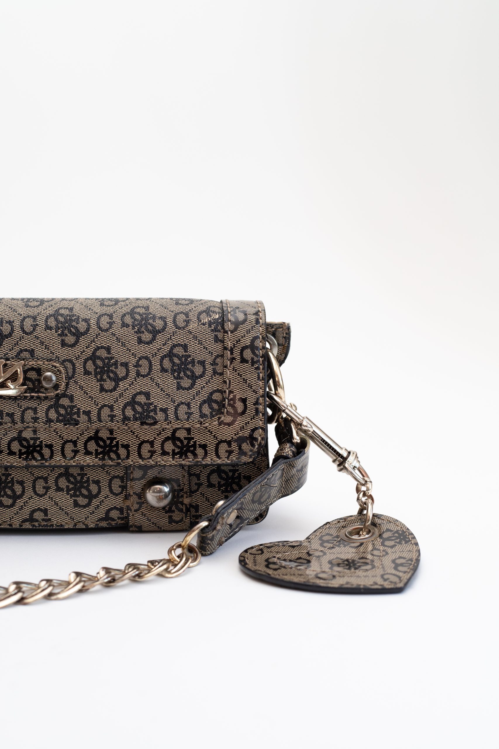 Y2k pvc Guess 21 privezak desno